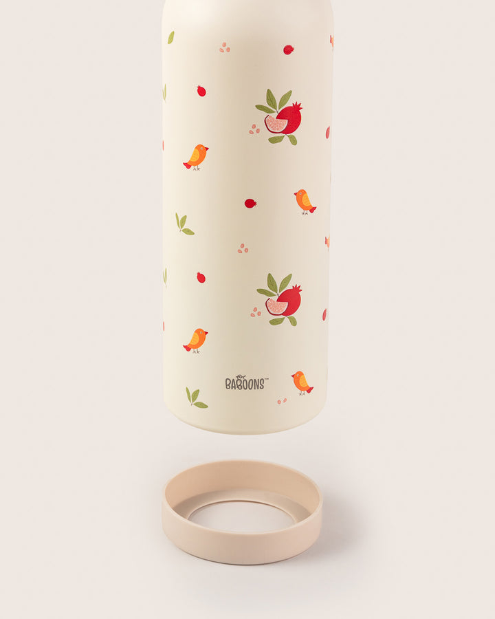 Silicone base bumper for water bottles to avoid surface scratches, dents, and bumps. Ideal for users in India looking for durable and protective water bottle accessories